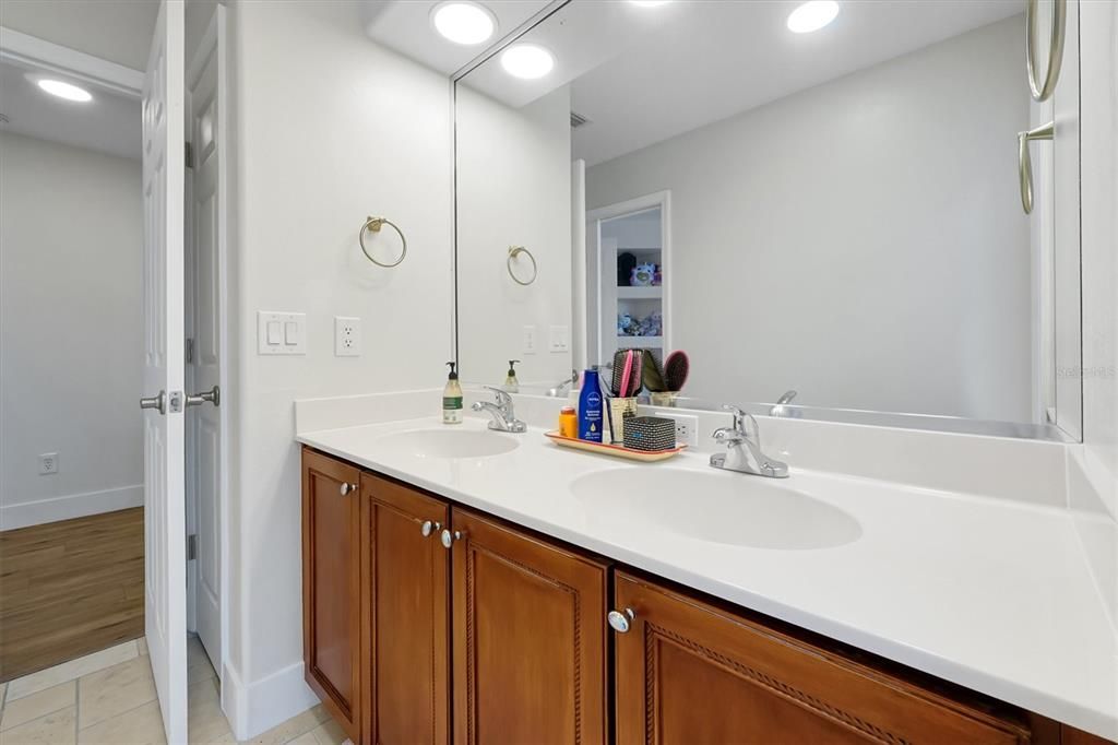 На продажу: $1,762,000 (7 спален, 5 ванн, 4914 Квадратных фут)