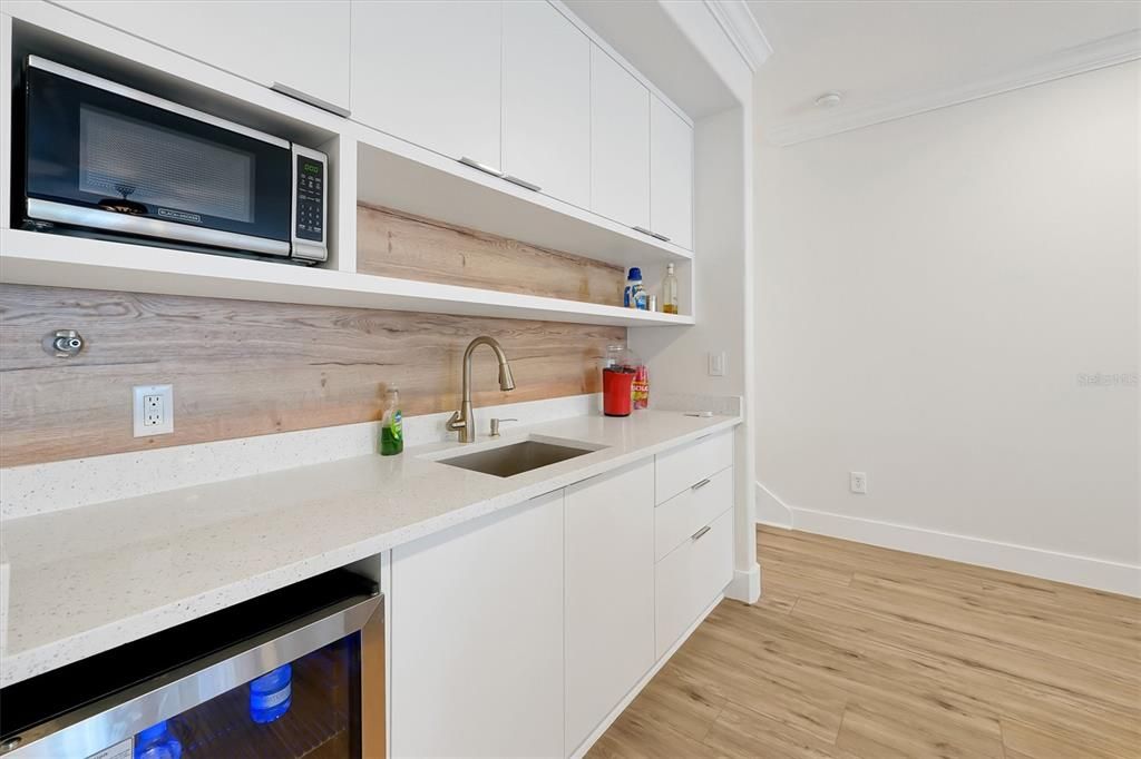 На продажу: $1,762,000 (7 спален, 5 ванн, 4914 Квадратных фут)