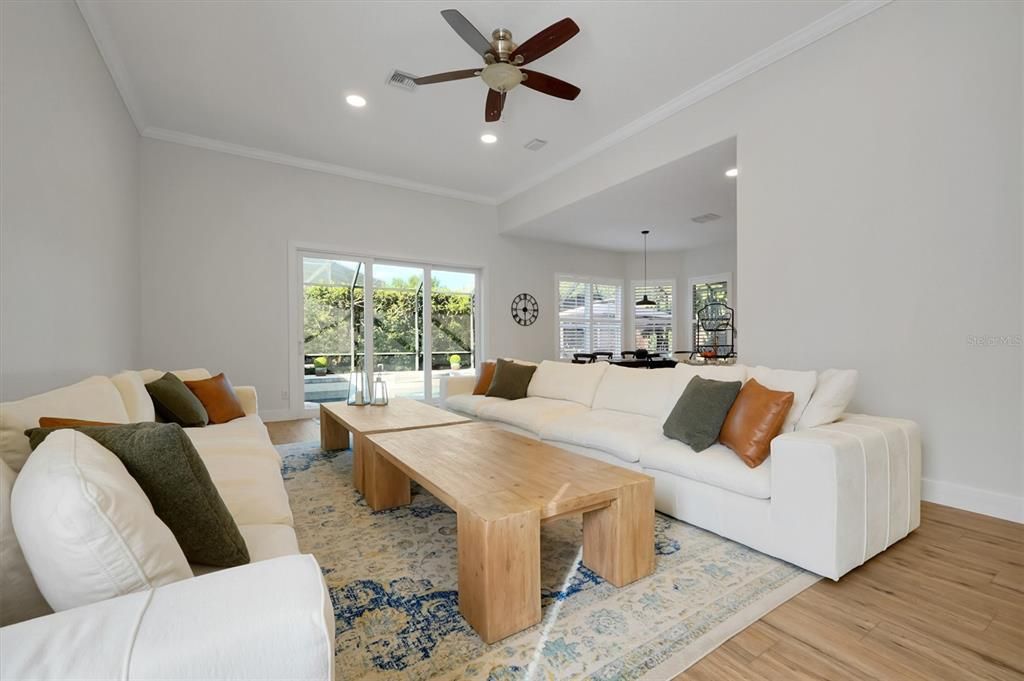 На продажу: $1,762,000 (7 спален, 5 ванн, 4914 Квадратных фут)