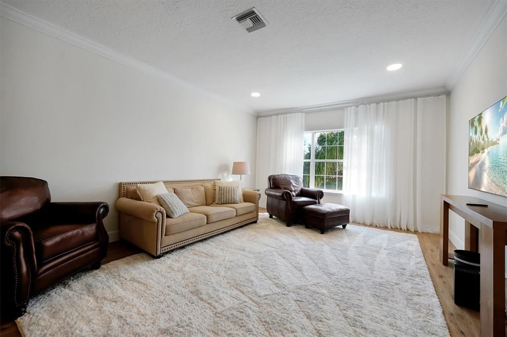 На продажу: $1,762,000 (7 спален, 5 ванн, 4914 Квадратных фут)