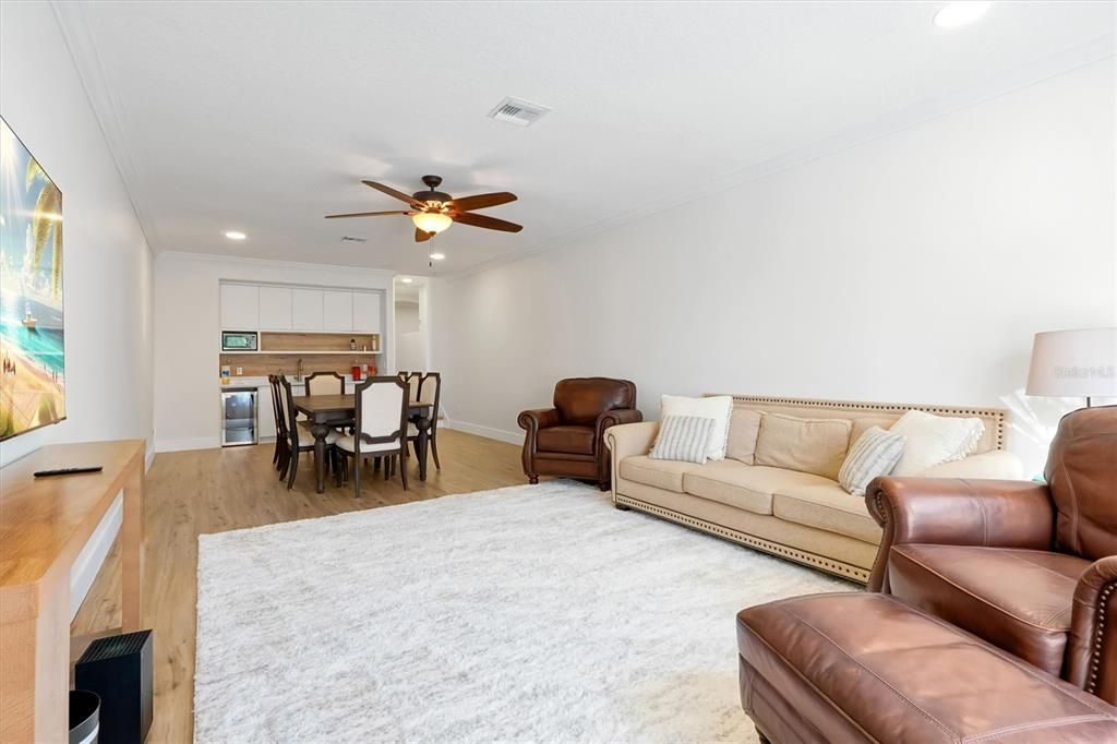 На продажу: $1,762,000 (7 спален, 5 ванн, 4914 Квадратных фут)