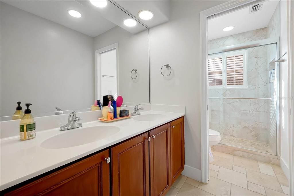 На продажу: $1,762,000 (7 спален, 5 ванн, 4914 Квадратных фут)