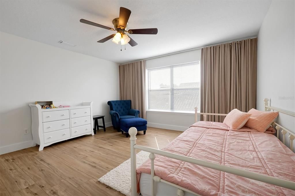 На продажу: $1,762,000 (7 спален, 5 ванн, 4914 Квадратных фут)