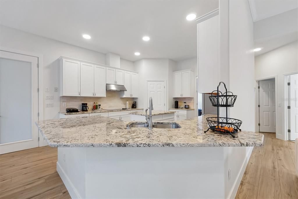 На продажу: $1,762,000 (7 спален, 5 ванн, 4914 Квадратных фут)