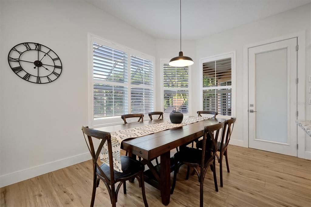 На продажу: $1,762,000 (7 спален, 5 ванн, 4914 Квадратных фут)