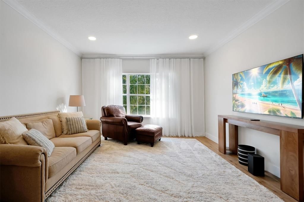 На продажу: $1,762,000 (7 спален, 5 ванн, 4914 Квадратных фут)