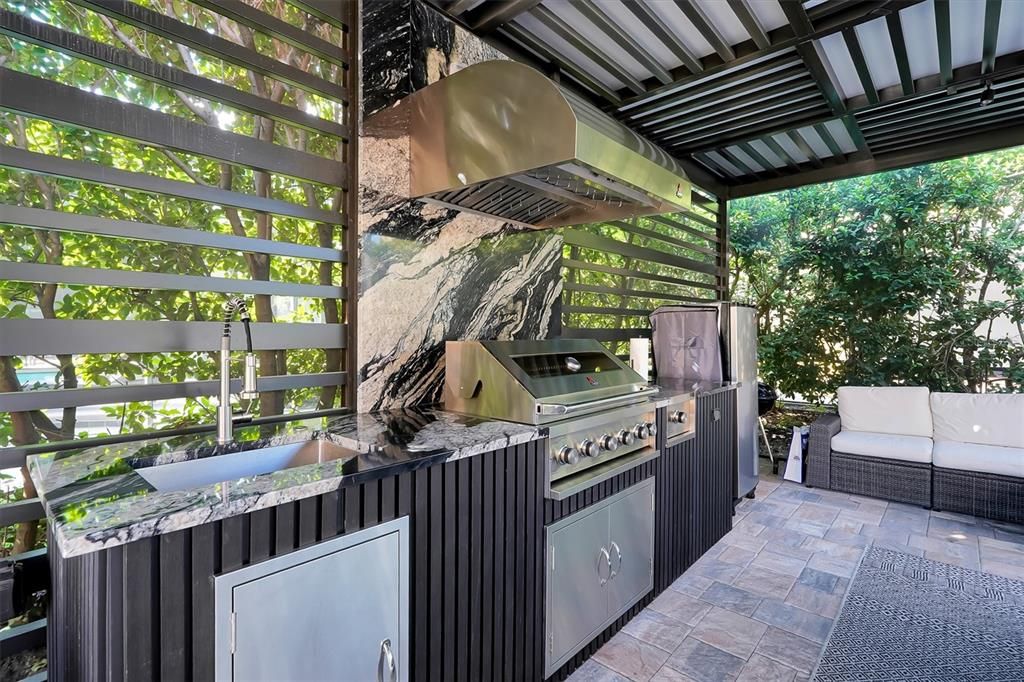 На продажу: $1,762,000 (7 спален, 5 ванн, 4914 Квадратных фут)