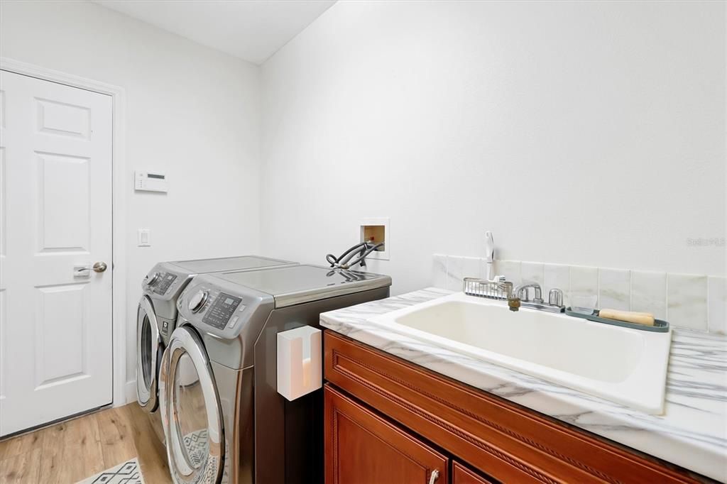 На продажу: $1,762,000 (7 спален, 5 ванн, 4914 Квадратных фут)