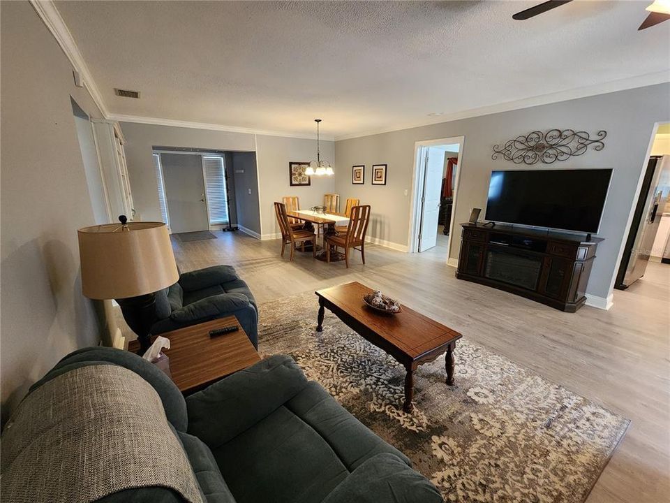 En Venta: $429,000 (3 camas, 2 baños, 1408 Pies cuadrados)