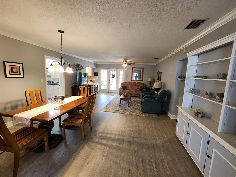 En Venta: $429,000 (3 camas, 2 baños, 1408 Pies cuadrados)