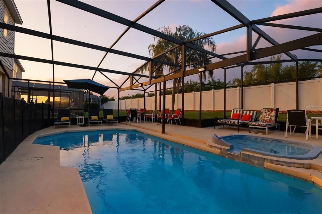 Active With Contract: $494,900 (6 beds, 3 baths, 2816 Square Feet)