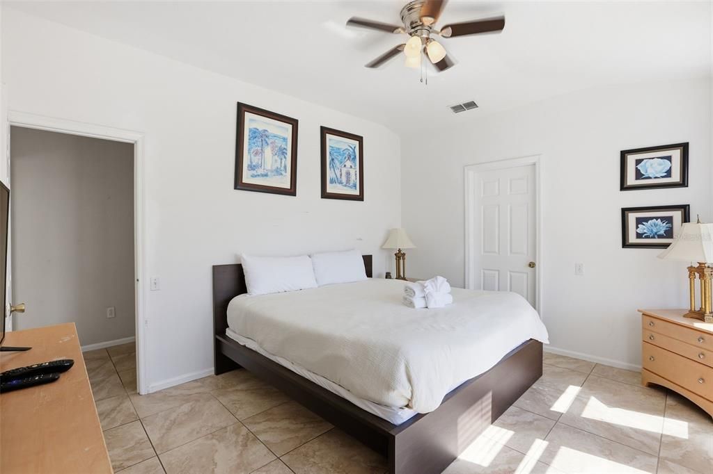 Active With Contract: $494,900 (6 beds, 3 baths, 2816 Square Feet)