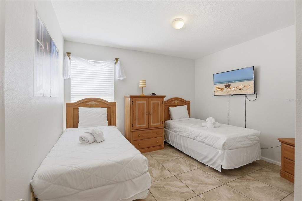 Active With Contract: $494,900 (6 beds, 3 baths, 2816 Square Feet)