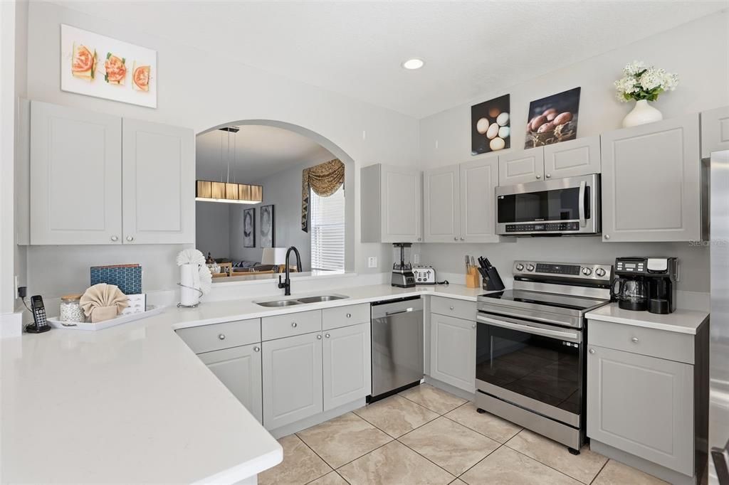 Active With Contract: $494,900 (6 beds, 3 baths, 2816 Square Feet)