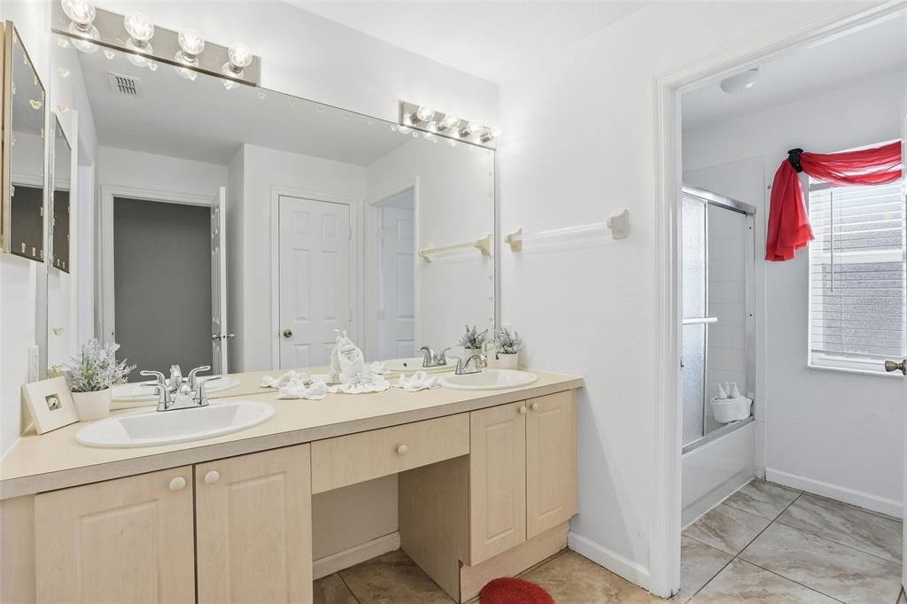 Active With Contract: $494,900 (6 beds, 3 baths, 2816 Square Feet)