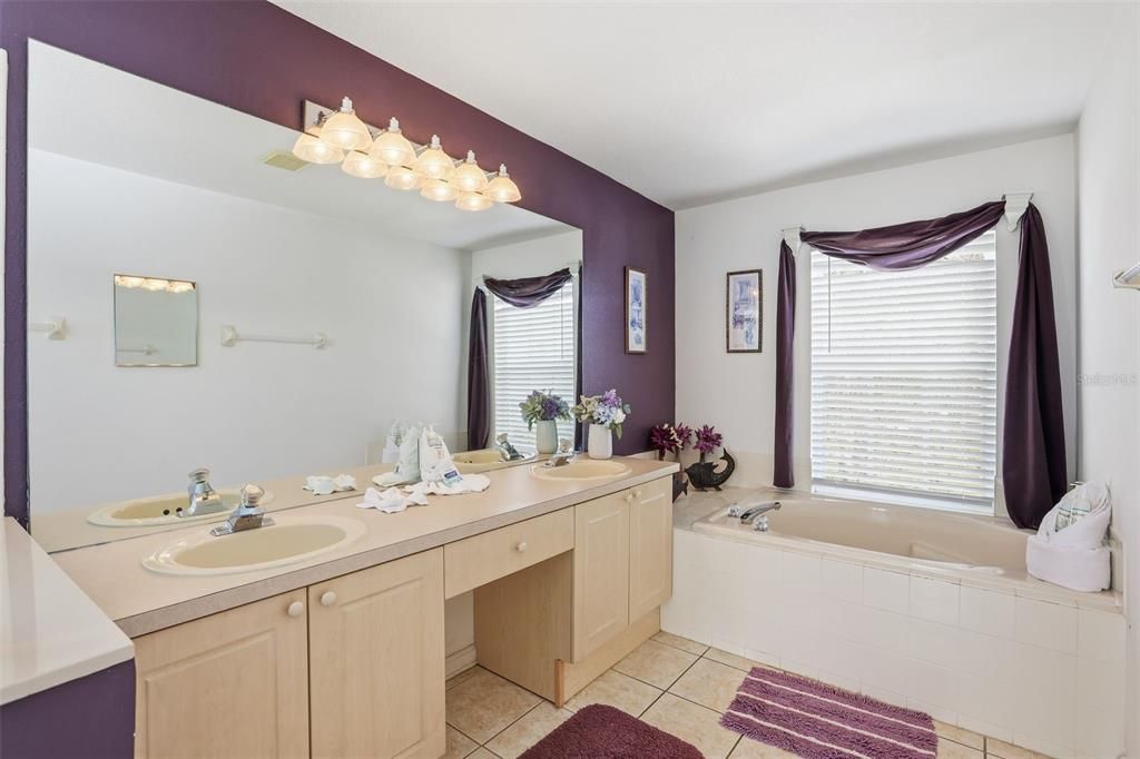 Active With Contract: $494,900 (6 beds, 3 baths, 2816 Square Feet)