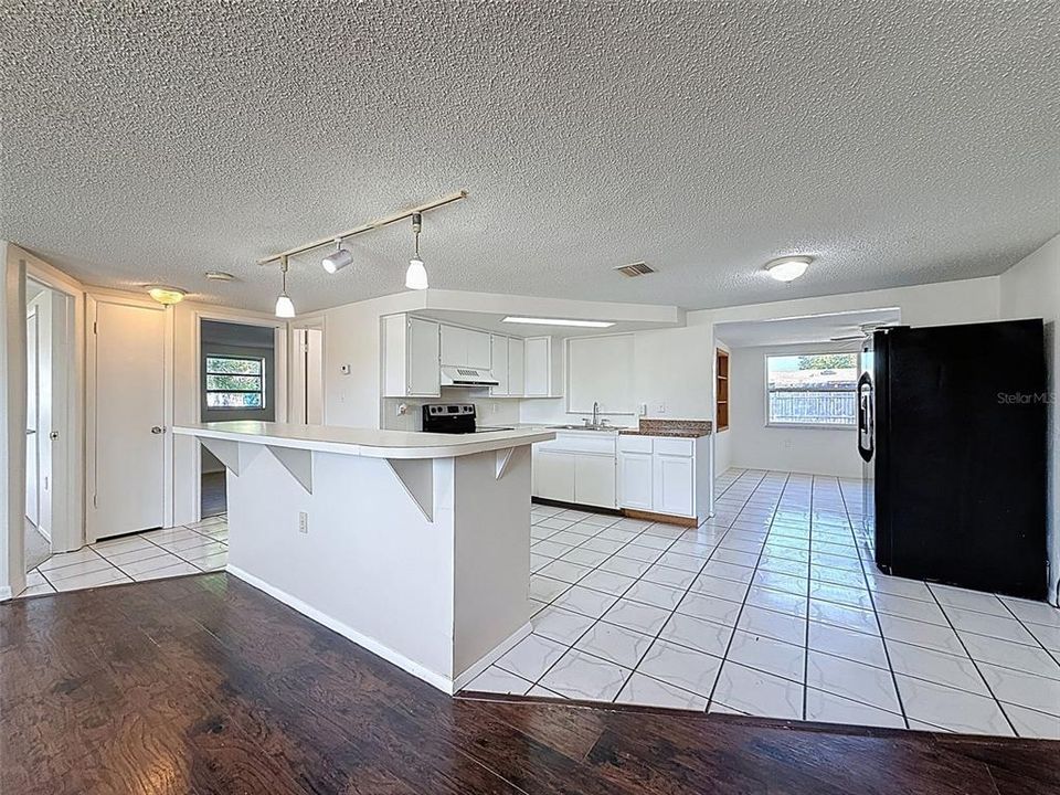 For Sale: $200,000 (3 beds, 2 baths, 1620 Square Feet)