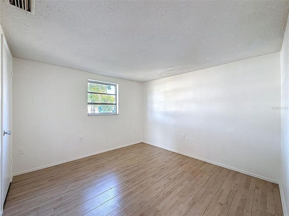 For Sale: $200,000 (3 beds, 2 baths, 1620 Square Feet)