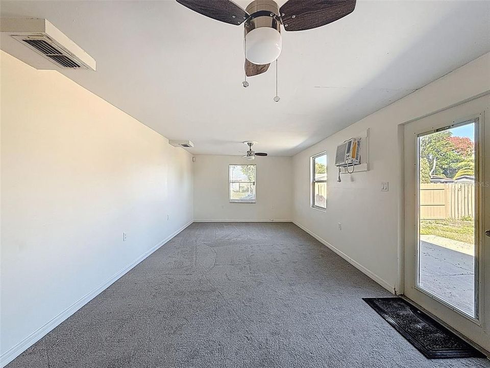 For Sale: $200,000 (3 beds, 2 baths, 1620 Square Feet)