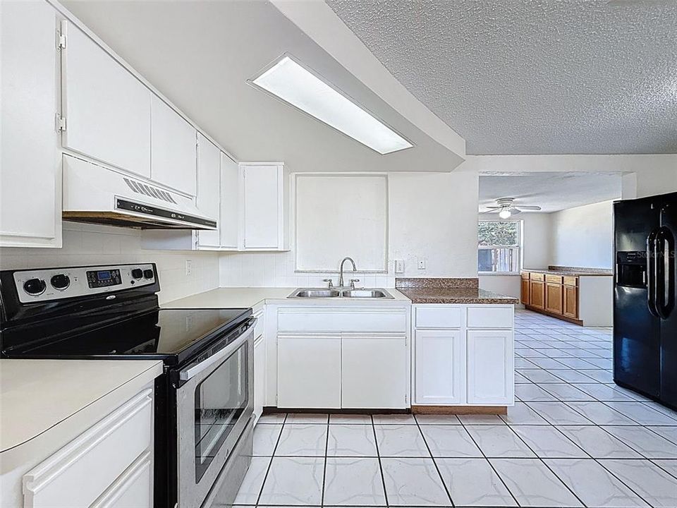 For Sale: $200,000 (3 beds, 2 baths, 1620 Square Feet)