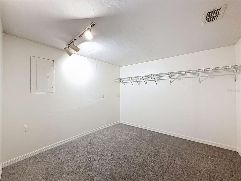 For Sale: $200,000 (3 beds, 2 baths, 1620 Square Feet)