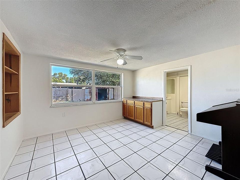 For Sale: $200,000 (3 beds, 2 baths, 1620 Square Feet)