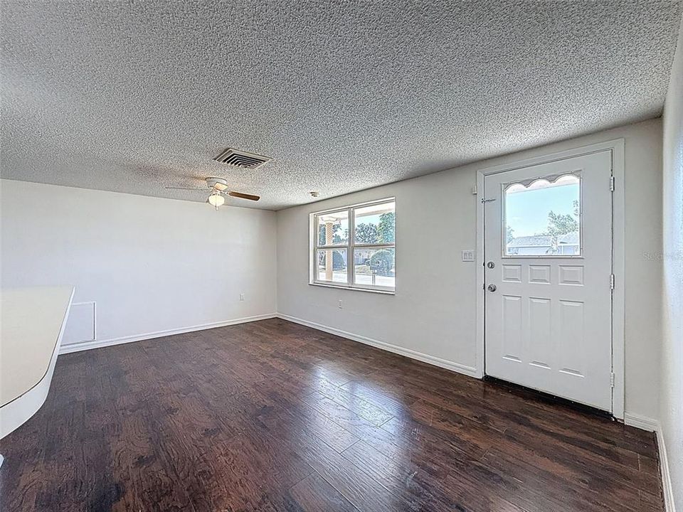 For Sale: $200,000 (3 beds, 2 baths, 1620 Square Feet)