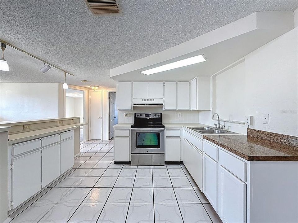 For Sale: $200,000 (3 beds, 2 baths, 1620 Square Feet)