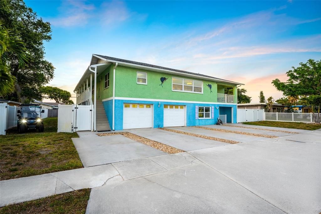 Active With Contract: $1,499,000 (7 beds, 0 baths, 4540 Square Feet)