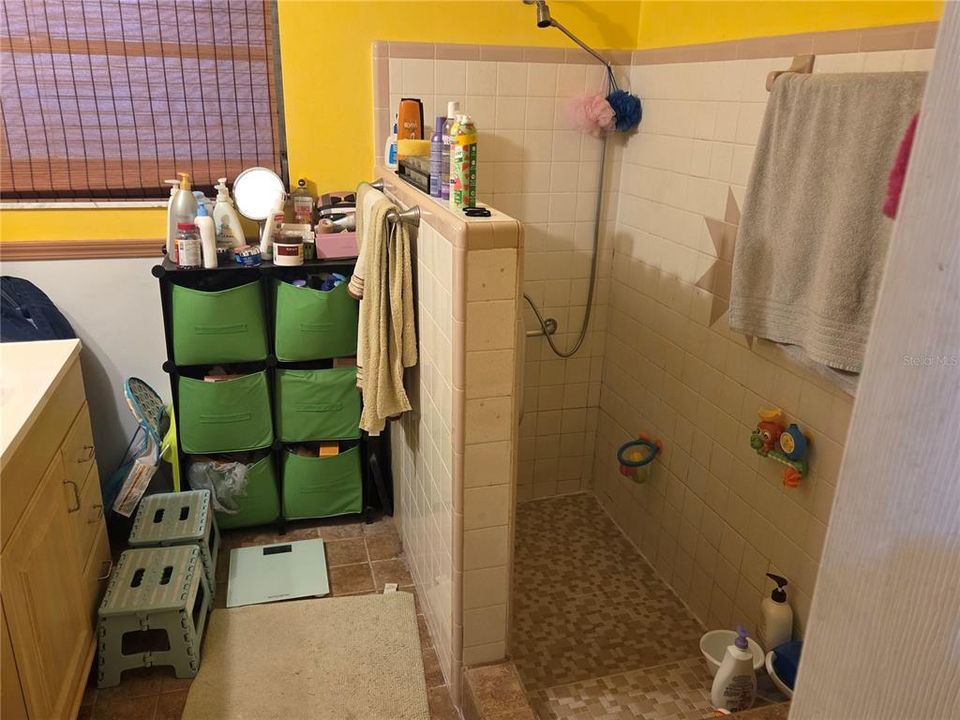 For Sale: $385,000 (3 beds, 1 baths, 1252 Square Feet)