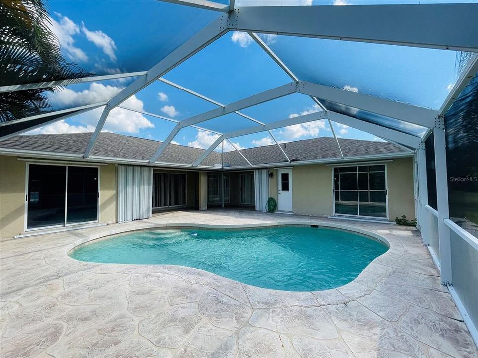 For Rent: $2,150 (3 beds, 2 baths, 1960 Square Feet)