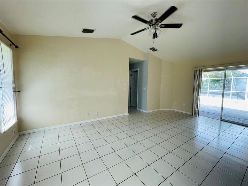 For Rent: $2,150 (3 beds, 2 baths, 1960 Square Feet)
