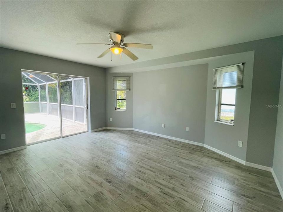For Rent: $2,150 (3 beds, 2 baths, 1960 Square Feet)
