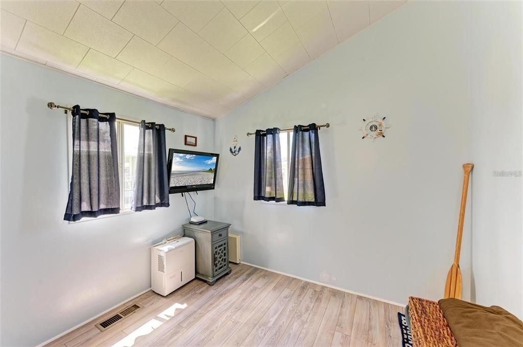 待售: $134,999 (2 贝兹, 2 浴室, 687 平方英尺)