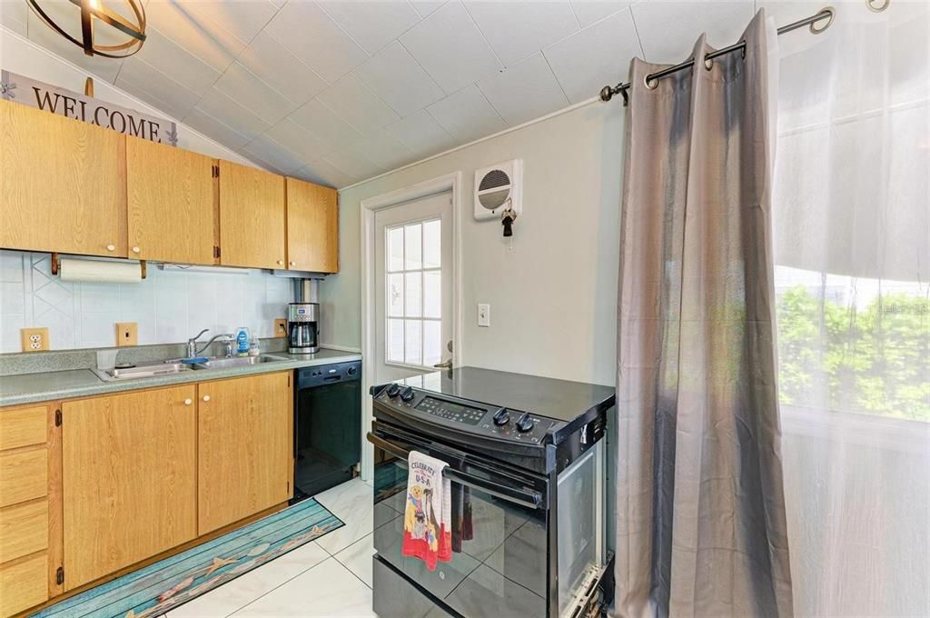 待售: $134,999 (2 贝兹, 2 浴室, 687 平方英尺)