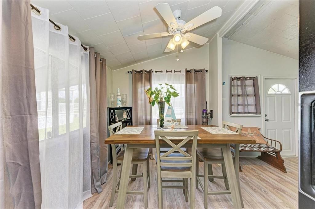 待售: $134,999 (2 贝兹, 2 浴室, 687 平方英尺)