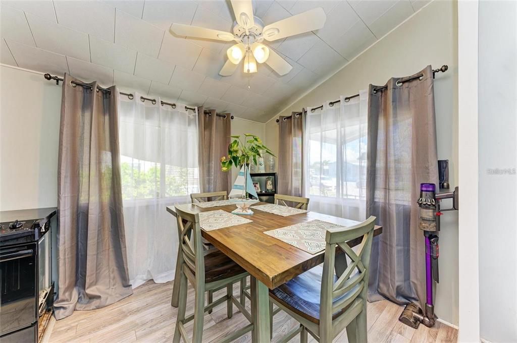 待售: $134,999 (2 贝兹, 2 浴室, 687 平方英尺)