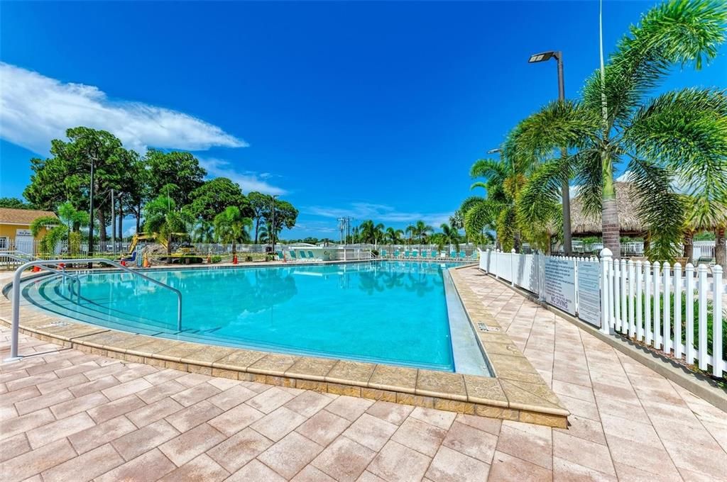 待售: $134,999 (2 贝兹, 2 浴室, 687 平方英尺)