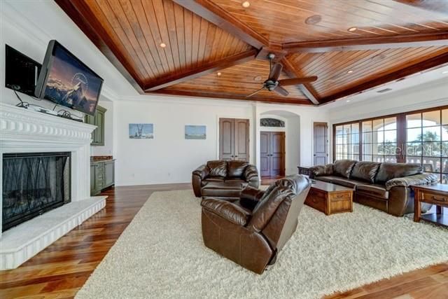 For Sale: $4,200,000 (5 beds, 4 baths, 7261 Square Feet)