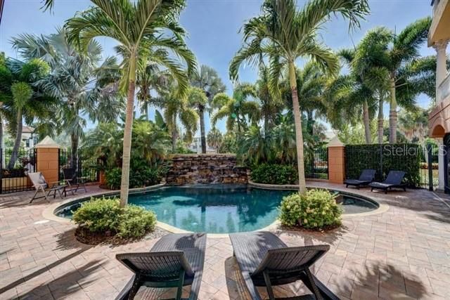 For Sale: $4,200,000 (5 beds, 4 baths, 7261 Square Feet)