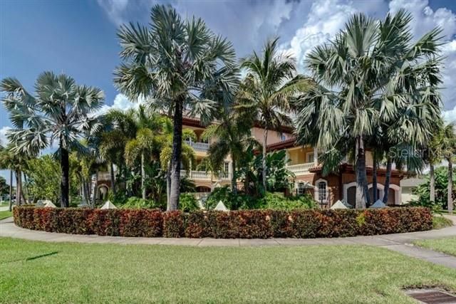 For Sale: $4,200,000 (5 beds, 4 baths, 7261 Square Feet)