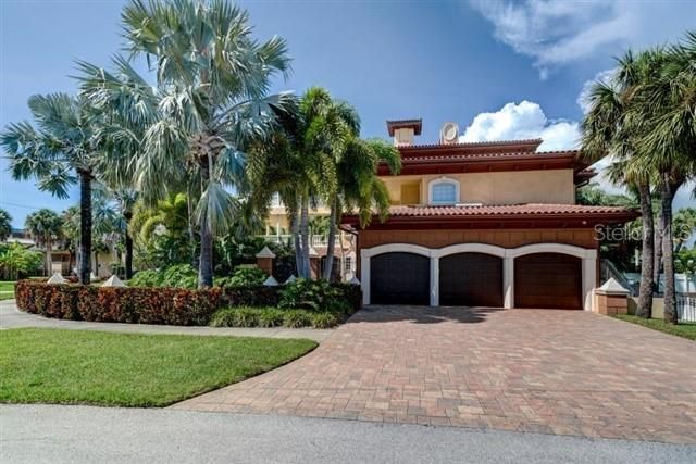 For Sale: $4,200,000 (5 beds, 4 baths, 7261 Square Feet)