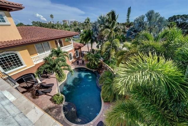 For Sale: $4,200,000 (5 beds, 4 baths, 7261 Square Feet)