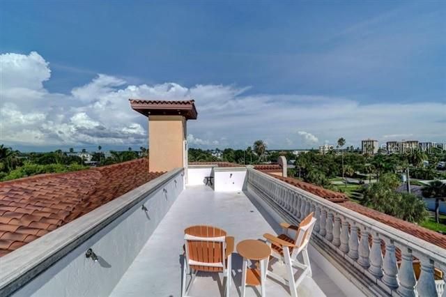 For Sale: $4,200,000 (5 beds, 4 baths, 7261 Square Feet)