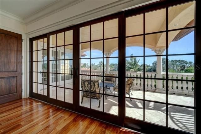 For Sale: $4,200,000 (5 beds, 4 baths, 7261 Square Feet)