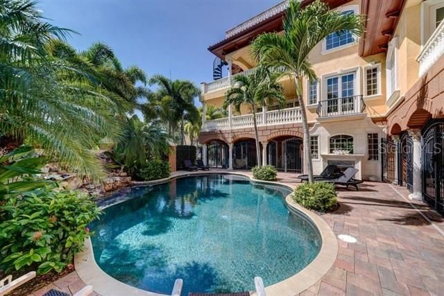 For Sale: $4,200,000 (5 beds, 4 baths, 7261 Square Feet)