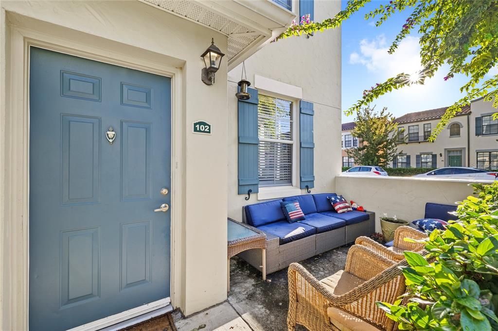 For Sale: $245,000 (1 beds, 1 baths, 947 Square Feet)