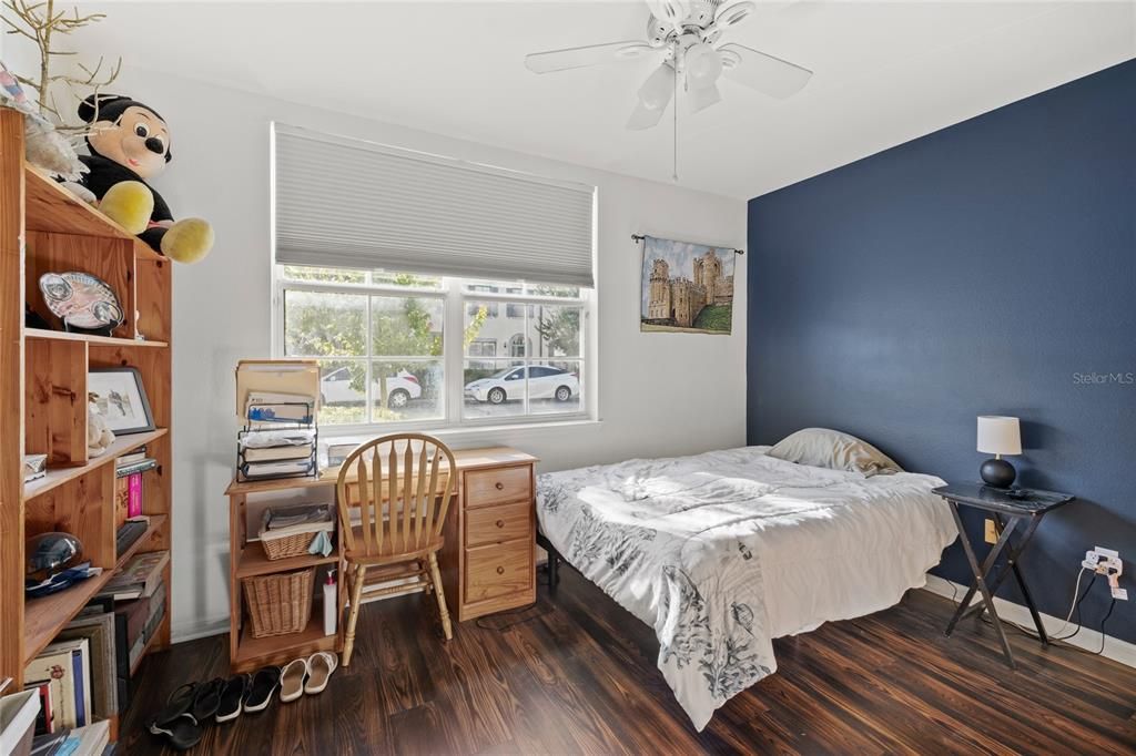 For Sale: $245,000 (1 beds, 1 baths, 947 Square Feet)