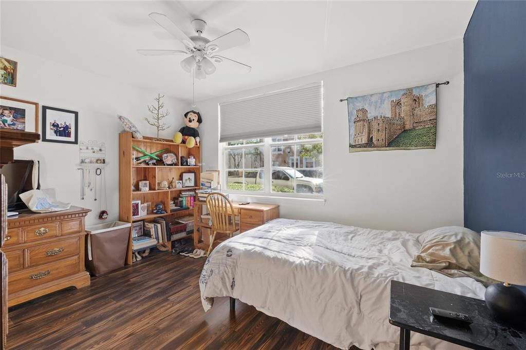 For Sale: $245,000 (1 beds, 1 baths, 947 Square Feet)