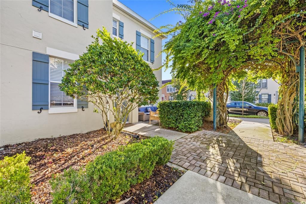 For Sale: $245,000 (1 beds, 1 baths, 947 Square Feet)